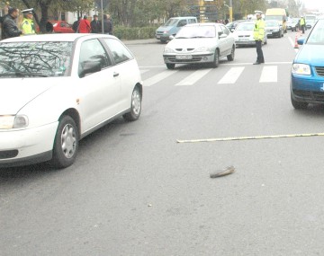 Femeie, lovită pe trecerea de pietoni
